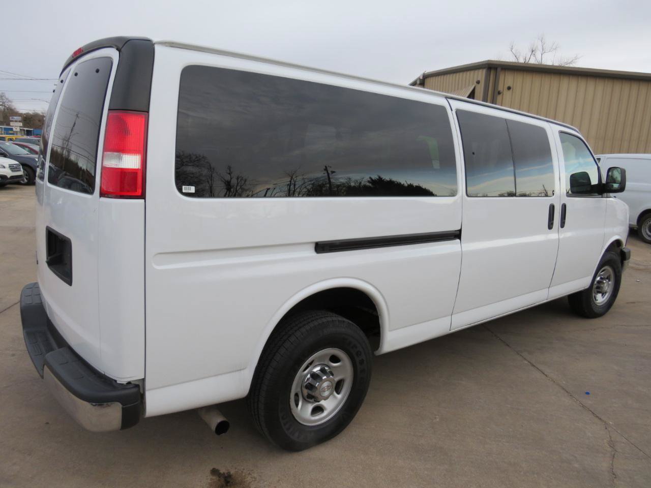 Used 2018 Chevrolet Express 3500 LT w/ LT Preferred Equipment Group RWD image 4