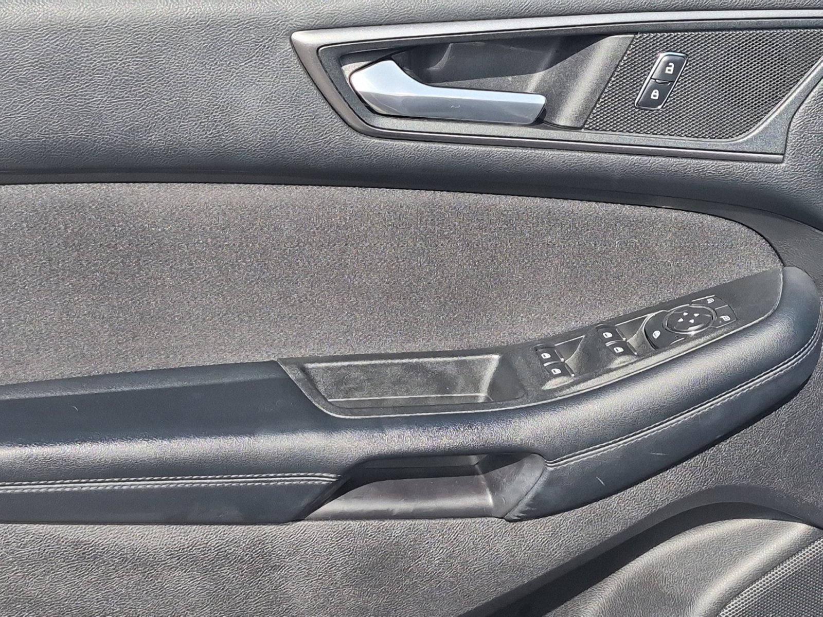 Used 2017 Ford Edge SE FWD image 10