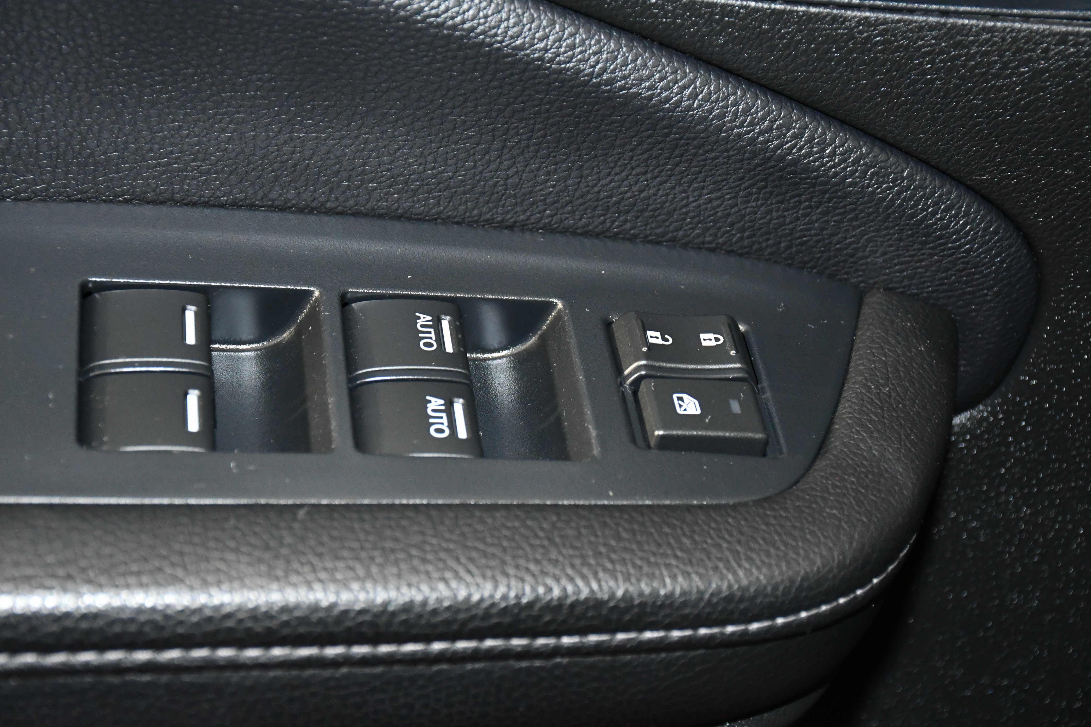 Used 2023 Honda Passport EX-L image 34