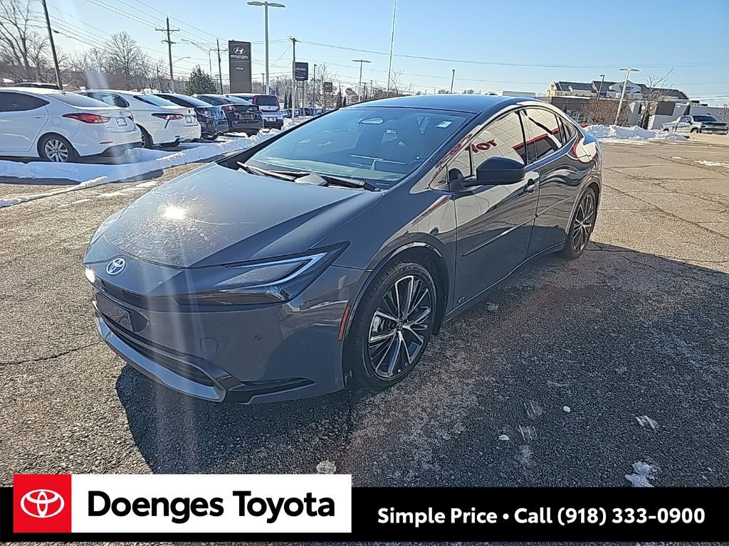 Used 2023 Toyota Prius XLE image 7
