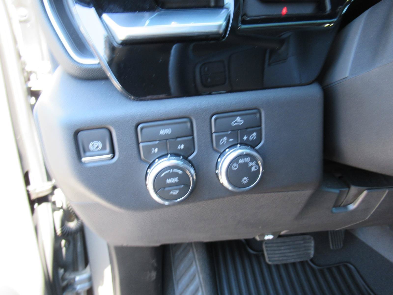 Used 2026 GMC Sierra 1500 SLE w/ Preferred Package AWD/4WD image 19