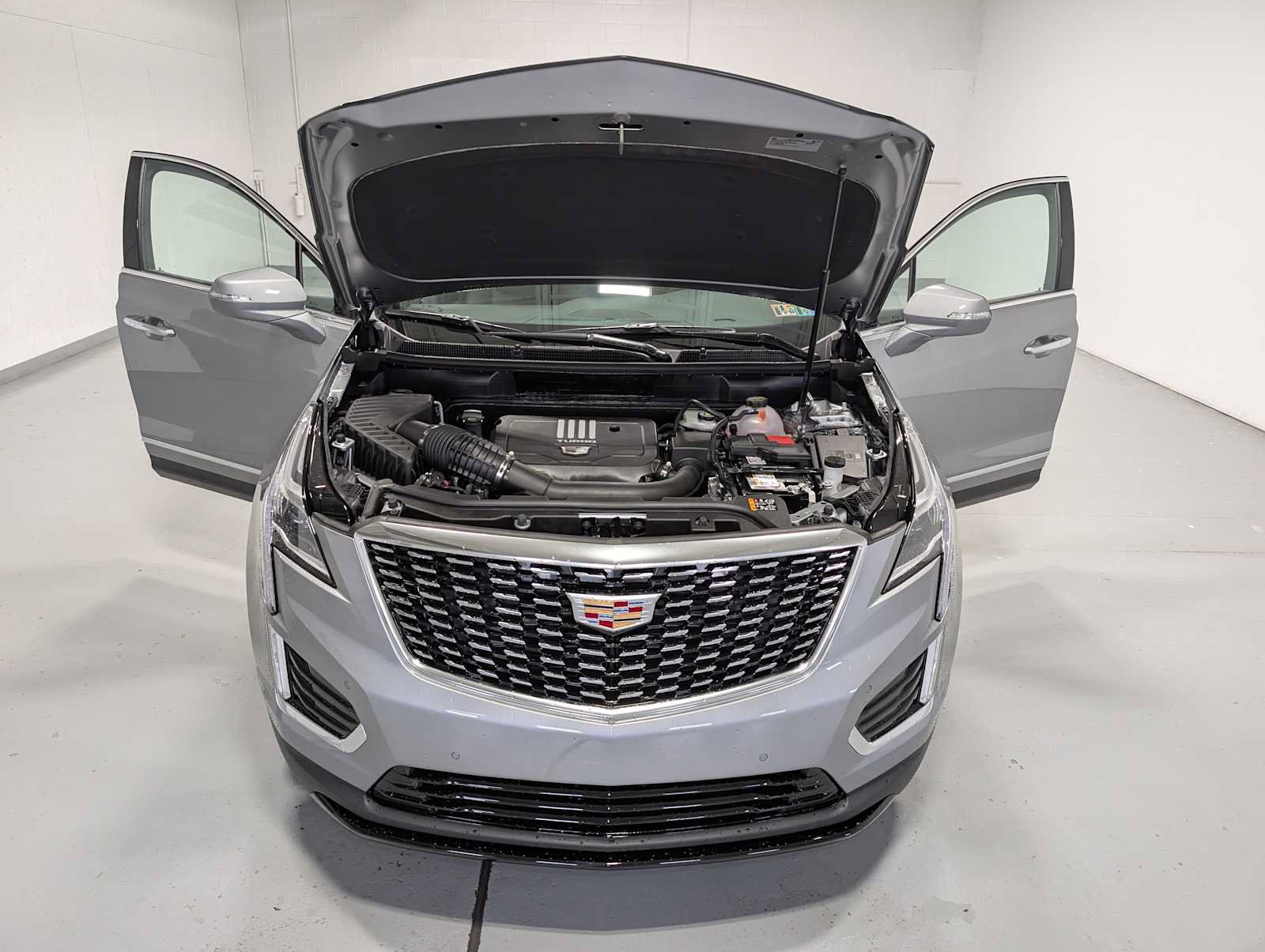New 2026 Cadillac XT5 Luxury w/ LPO, Floor Liner Package AWD/4WD image 10