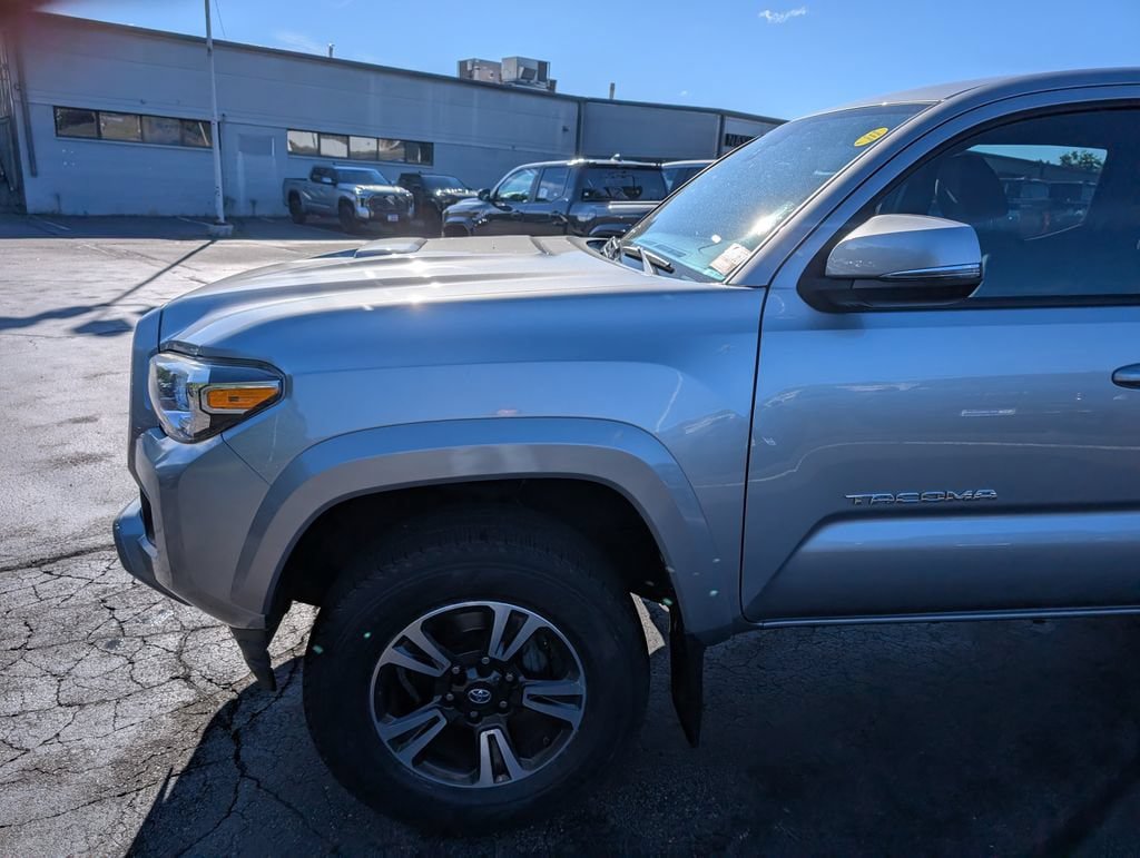 Certified 2018 Toyota Tacoma TRD Sport RWD image 2