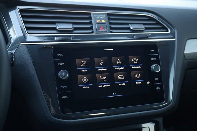 Used 2023 Volkswagen Tiguan SE R-Line image 16