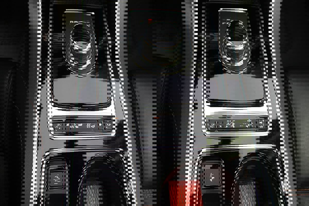 Used 2017 Jaguar XE Prestige image 32