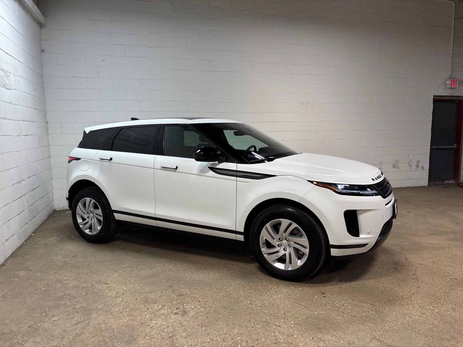 Used 2026 Land Rover Range Rover Evoque S AWD/4WD image 5