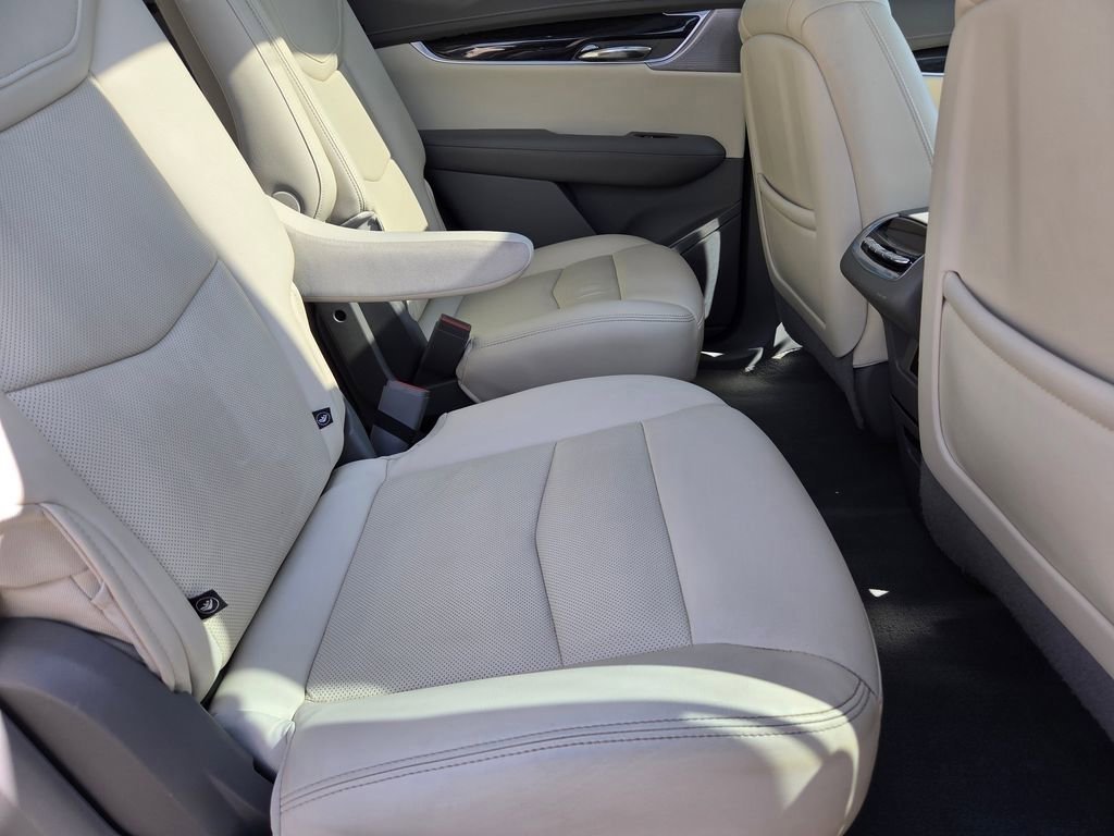 Used 2022 Cadillac XT6 Premium Luxury image 35