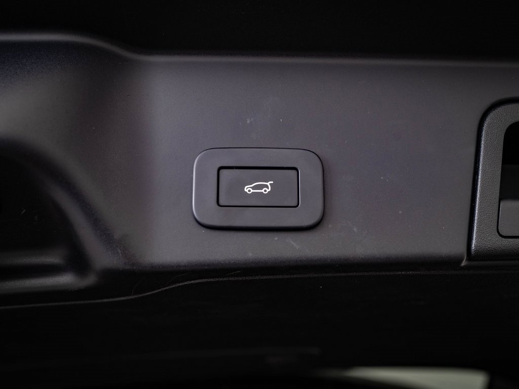 Used 2023 Land Rover Range Rover Evoque R-Dynamic S image 21