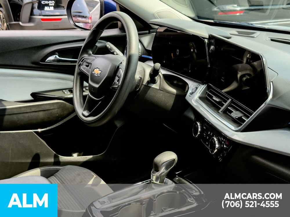 Used 2024 Chevrolet Trax LT FWD image 18