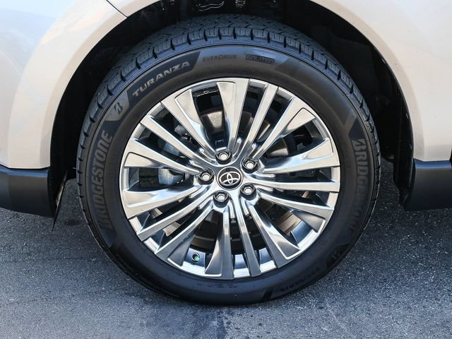 Used 2022 Toyota Venza XLE AWD/4WD image 9