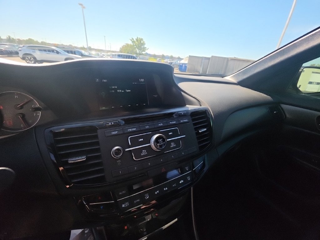 Used 2017 Honda Accord Sport image 18