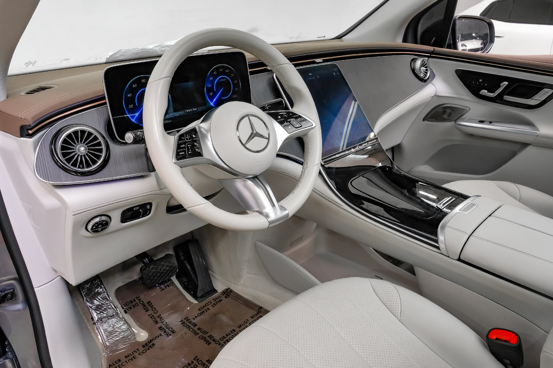 Used 2023 Mercedes-Benz EQE 350+ SUV w/ AMG Line Exterior Package image 3
