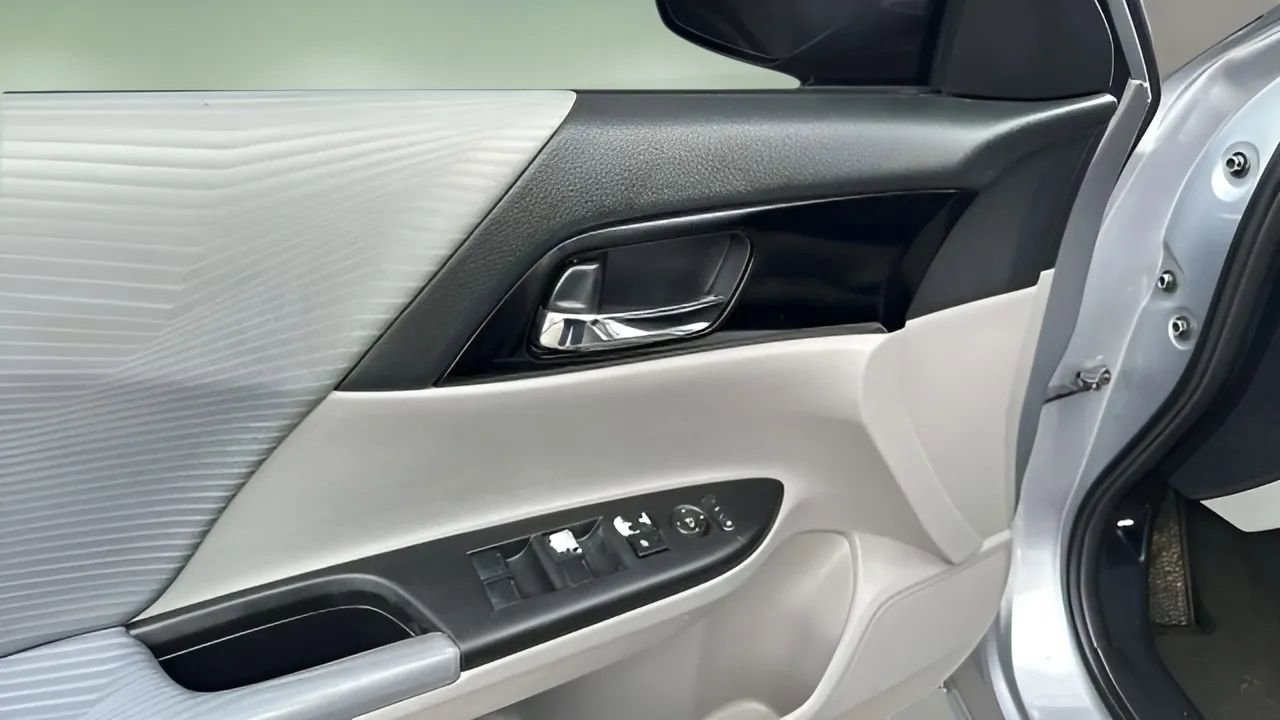 Used 2017 Honda Accord LX image 20