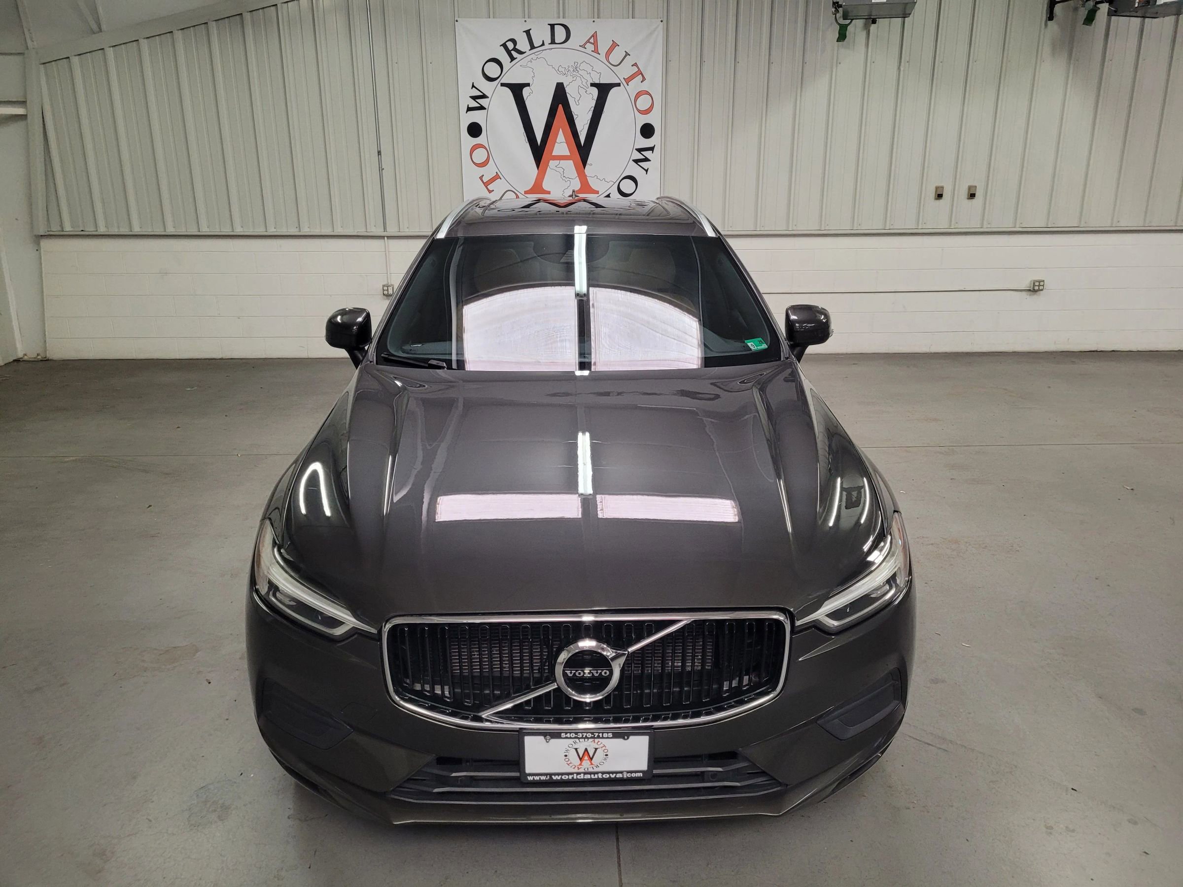 Used 2018 Volvo XC60 T5 Momentum w/ Vision Package image 12
