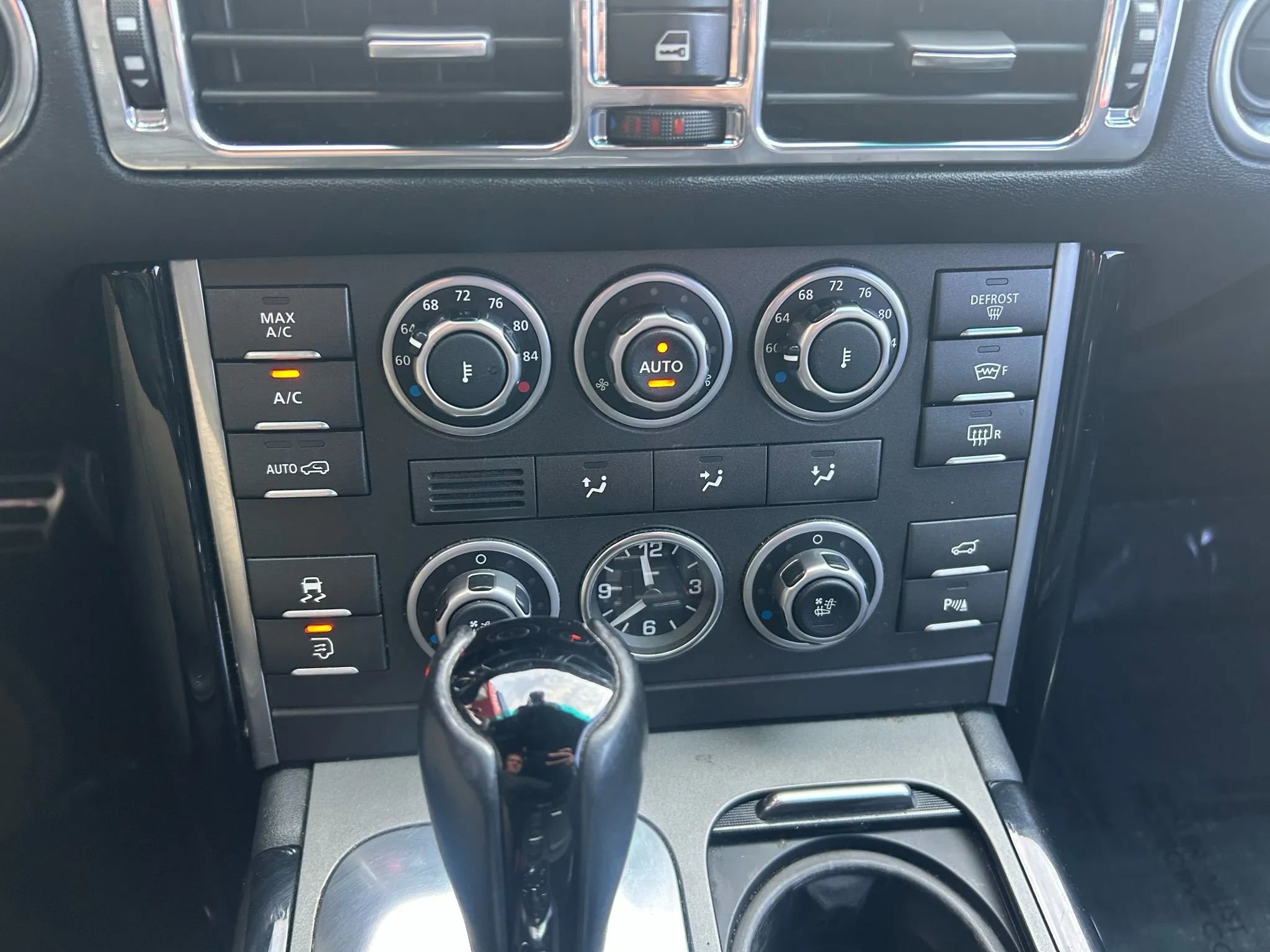 Used 2010 Land Rover Range Rover Supercharged image 9