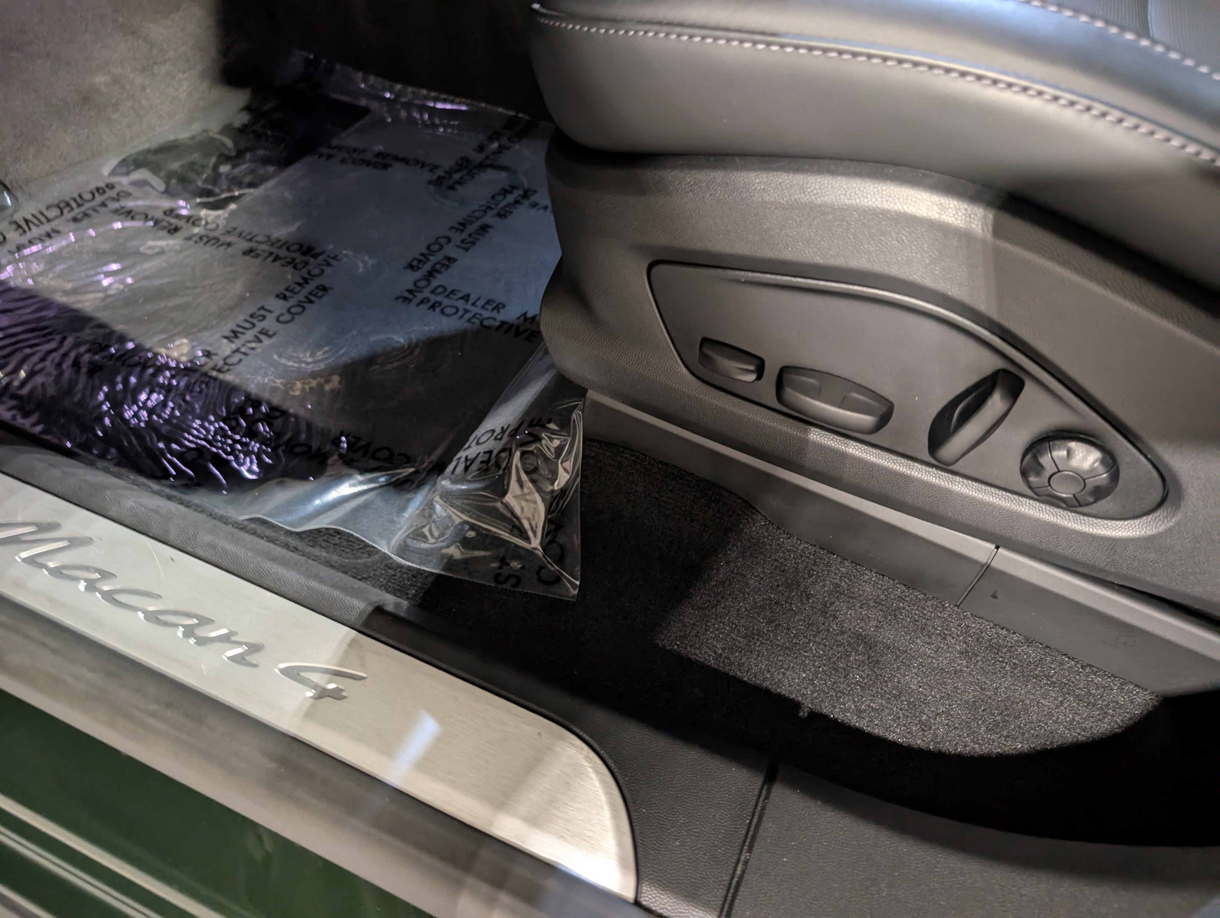 Used 2025 Porsche Macan 4 Electric image 17