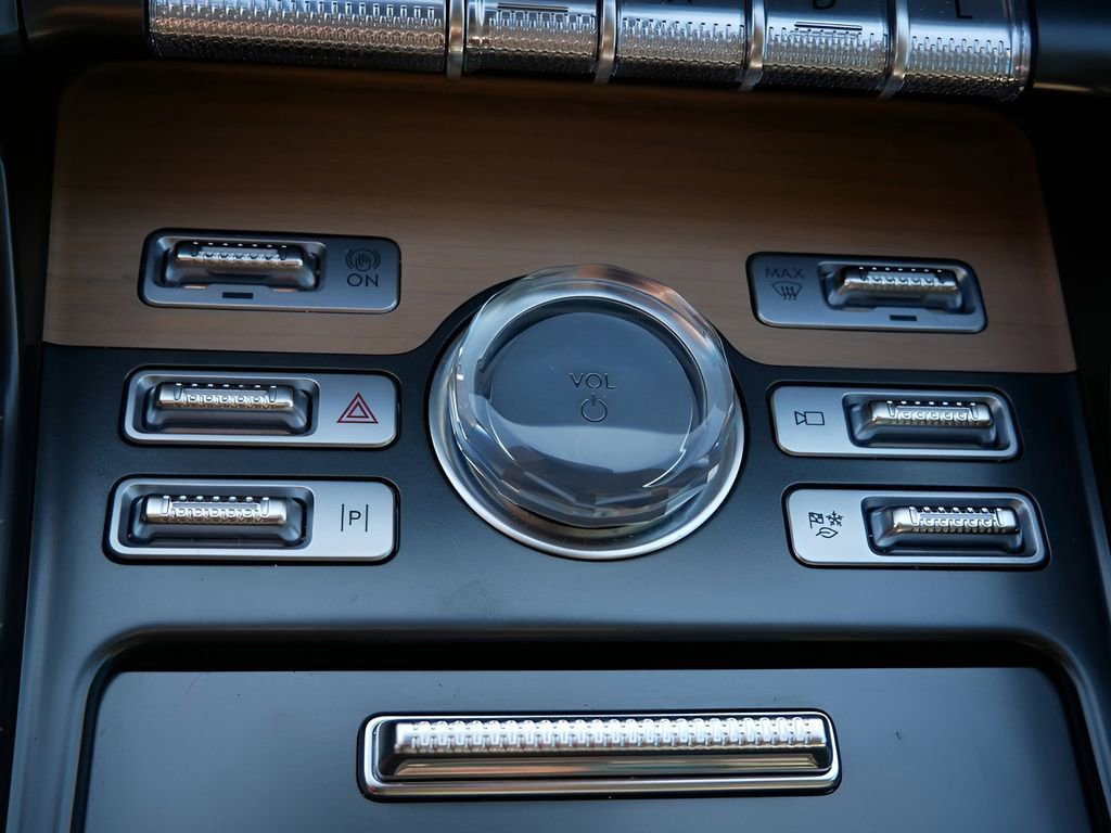 Used 2025 Lincoln Nautilus Reserve AWD/4WD image 25