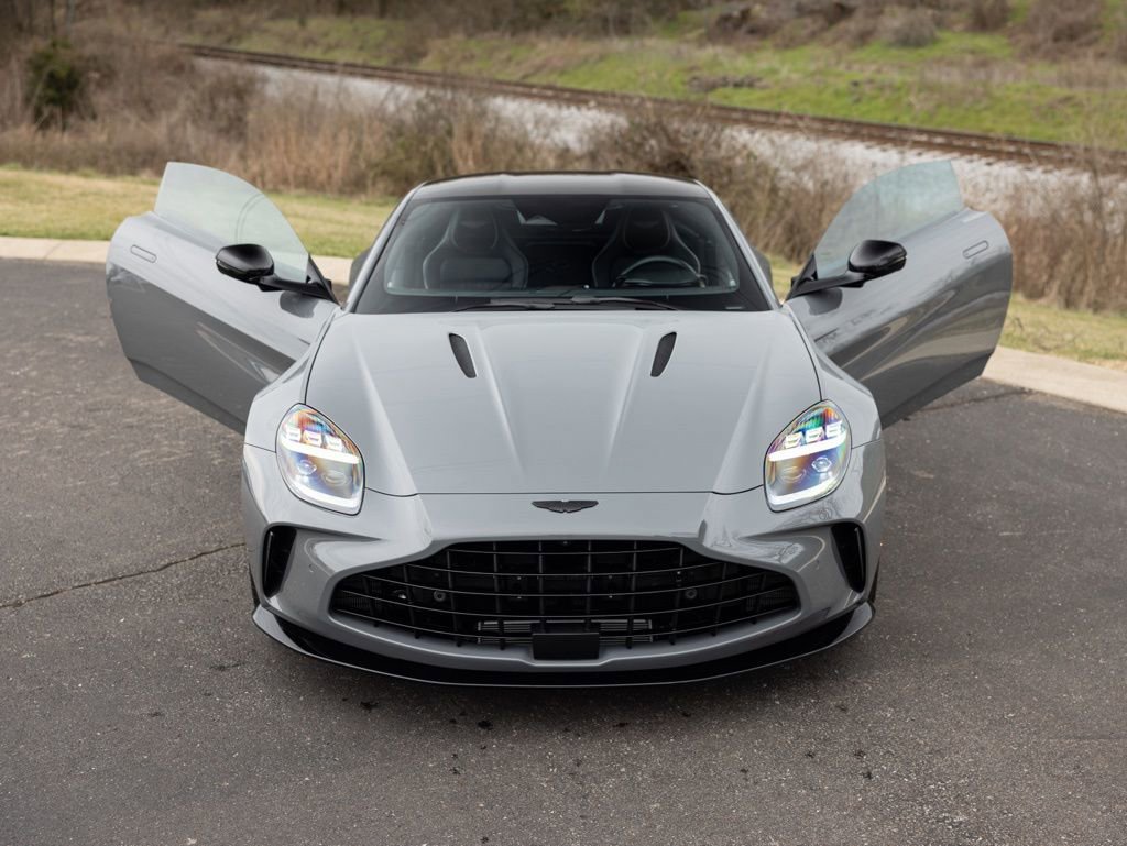 Used 2025 Aston Martin V8 Vantage Coupe image 15