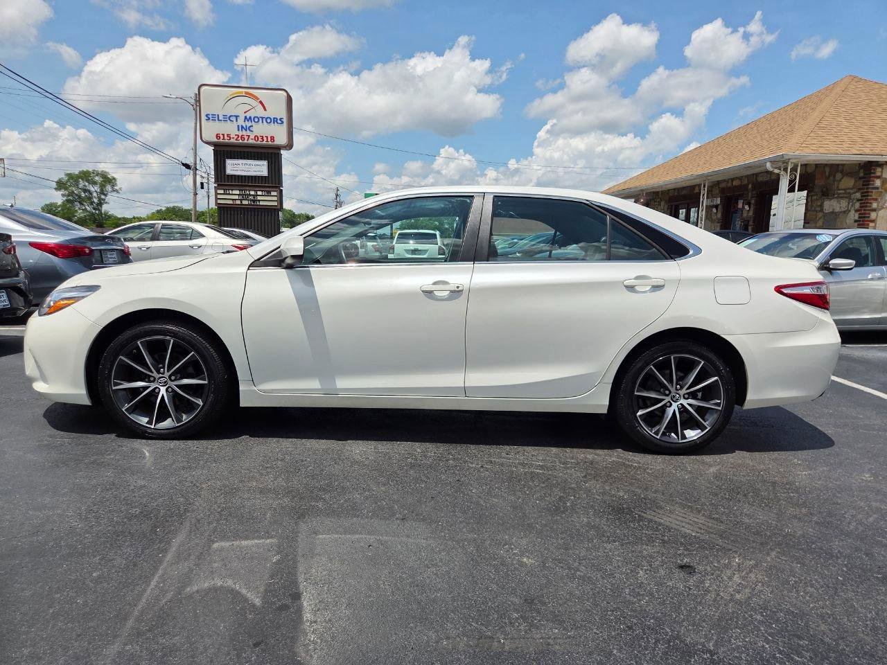 Used 2016 Toyota Camry XSE w/ Moonroof Package FWD image 3