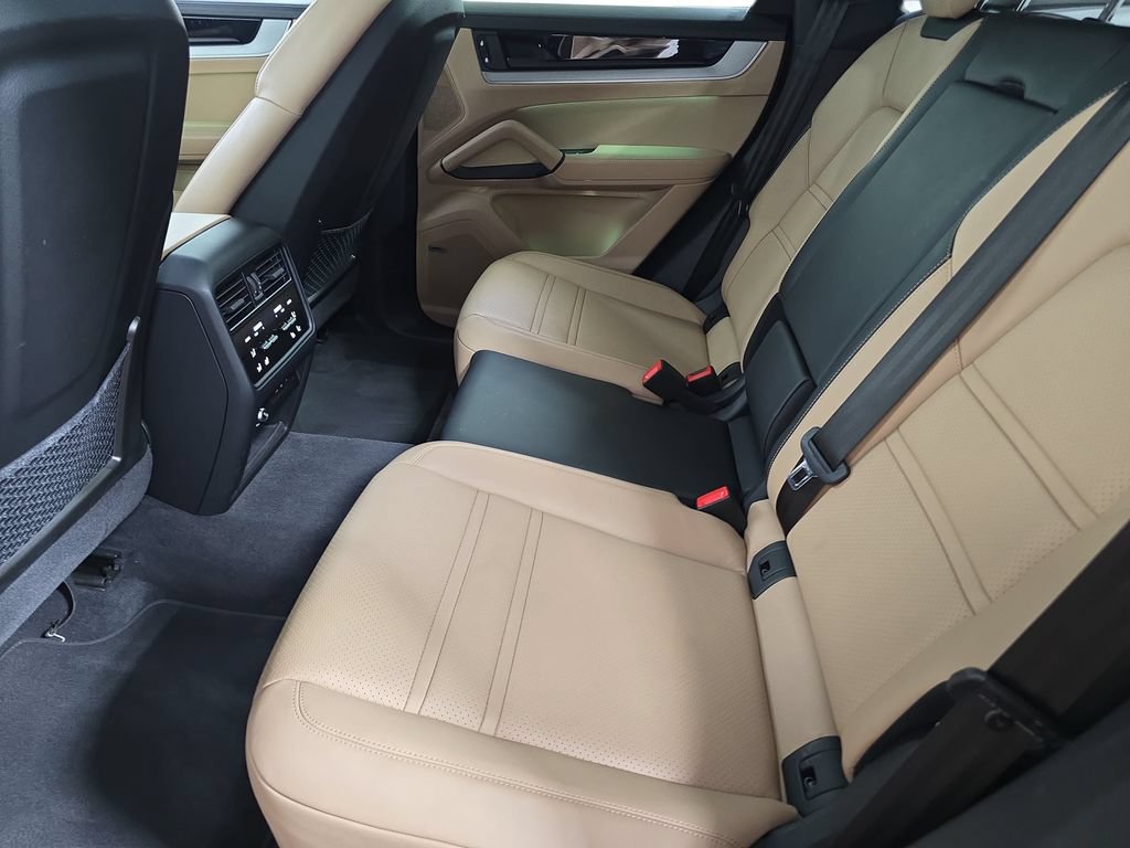 Certified 2024 Porsche Cayenne Coupe AWD/4WD image 24