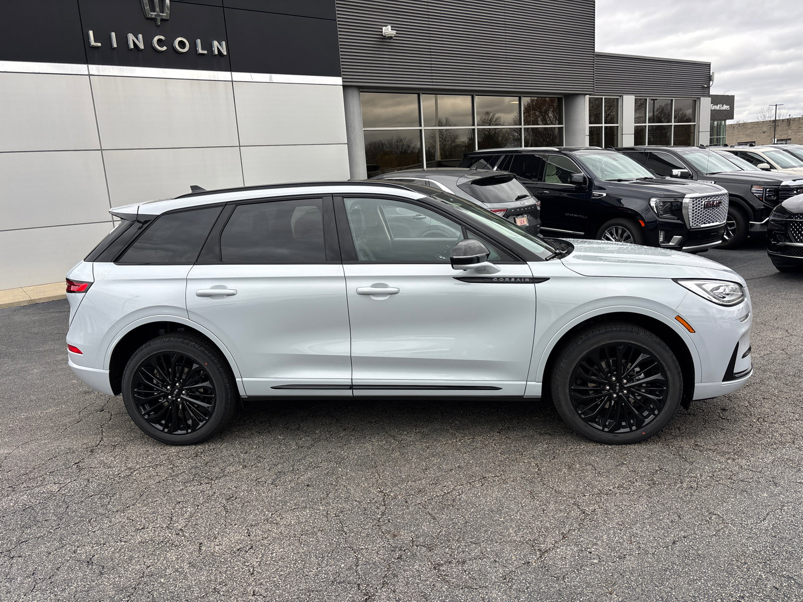 New 2026 Lincoln Corsair Reserve w/ Jet Appearance Package image 8