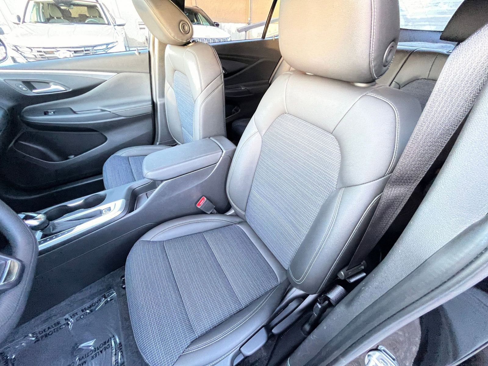 Used 2025 Buick Envista Preferred image 36