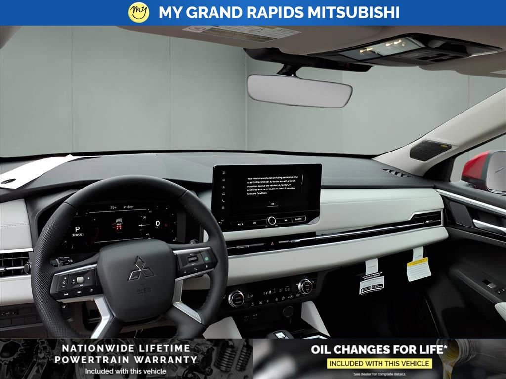 New 2025 Mitsubishi Outlander SE image 10
