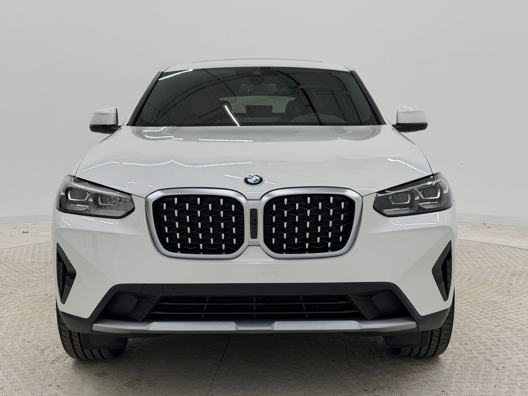 Certified 2025 BMW X4 xDrive30i w/ Premium Package image 6
