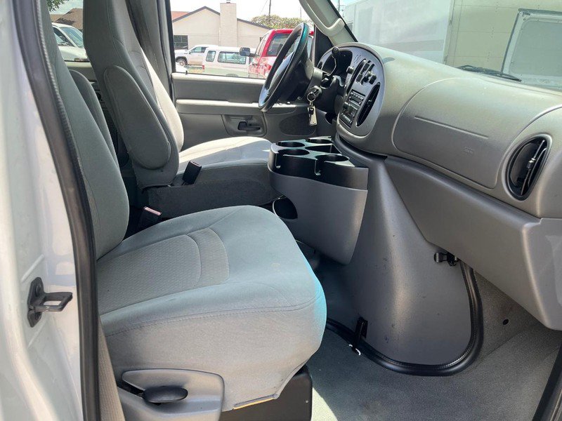 Used 2008 Ford E-350 and Econoline 350 XLT RWD image 9