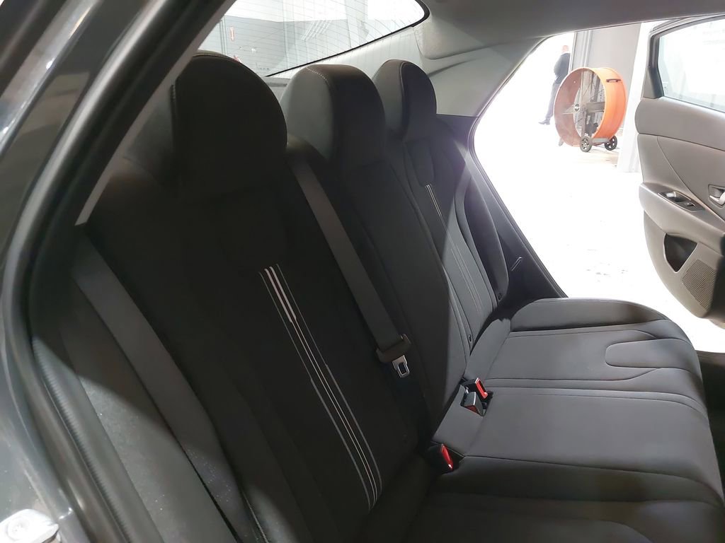 Used 2023 Hyundai Elantra SEL w/ Convenience Package FWD image 12