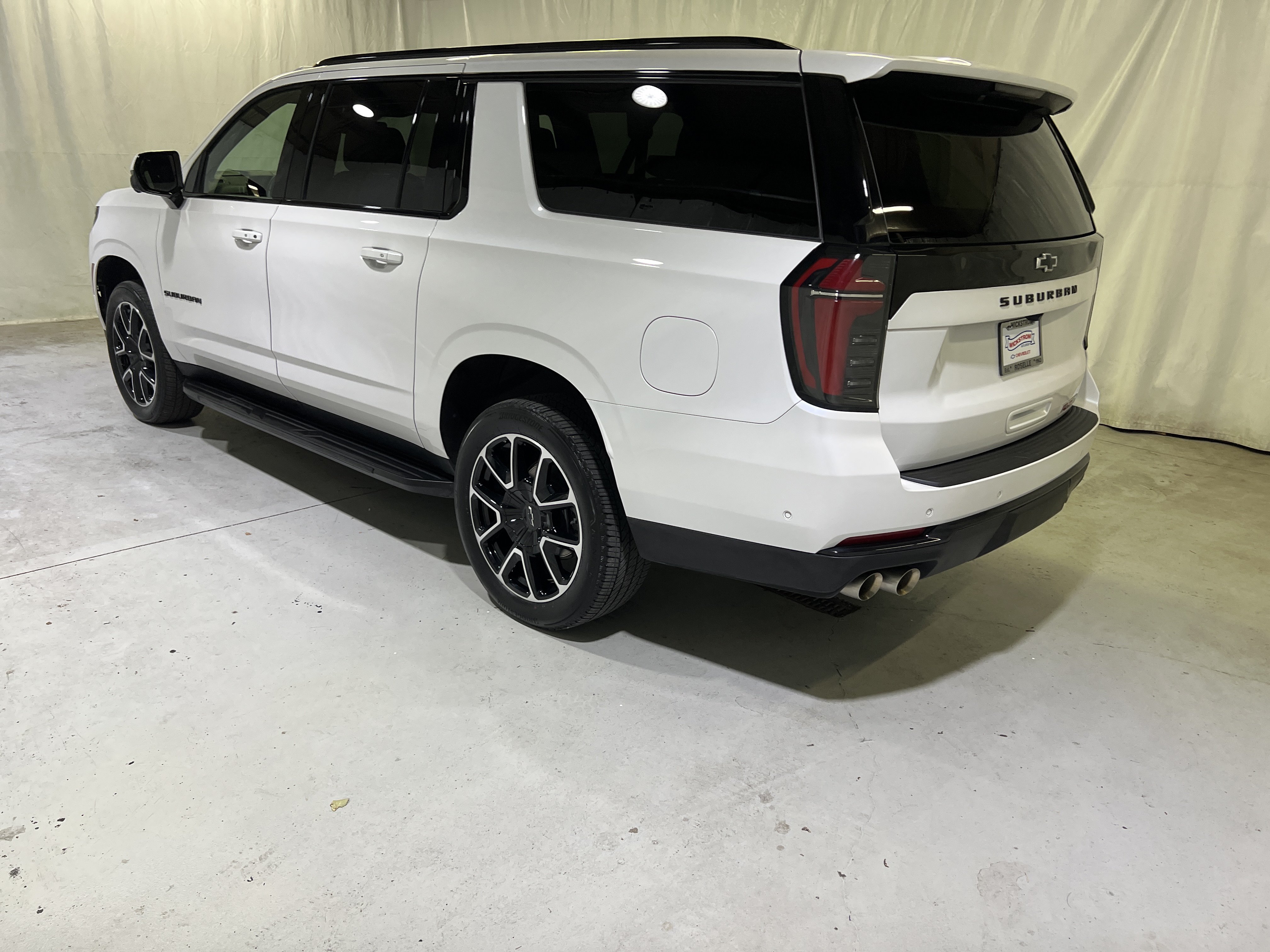 Certified 2025 Chevrolet Suburban RST w/ Sun And Tow Package RWD image 8
