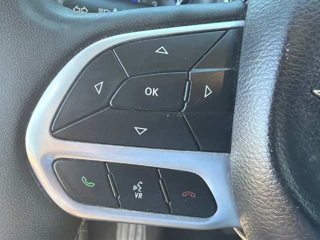 Used 2023 Chrysler Pacifica Touring-L FWD image 24