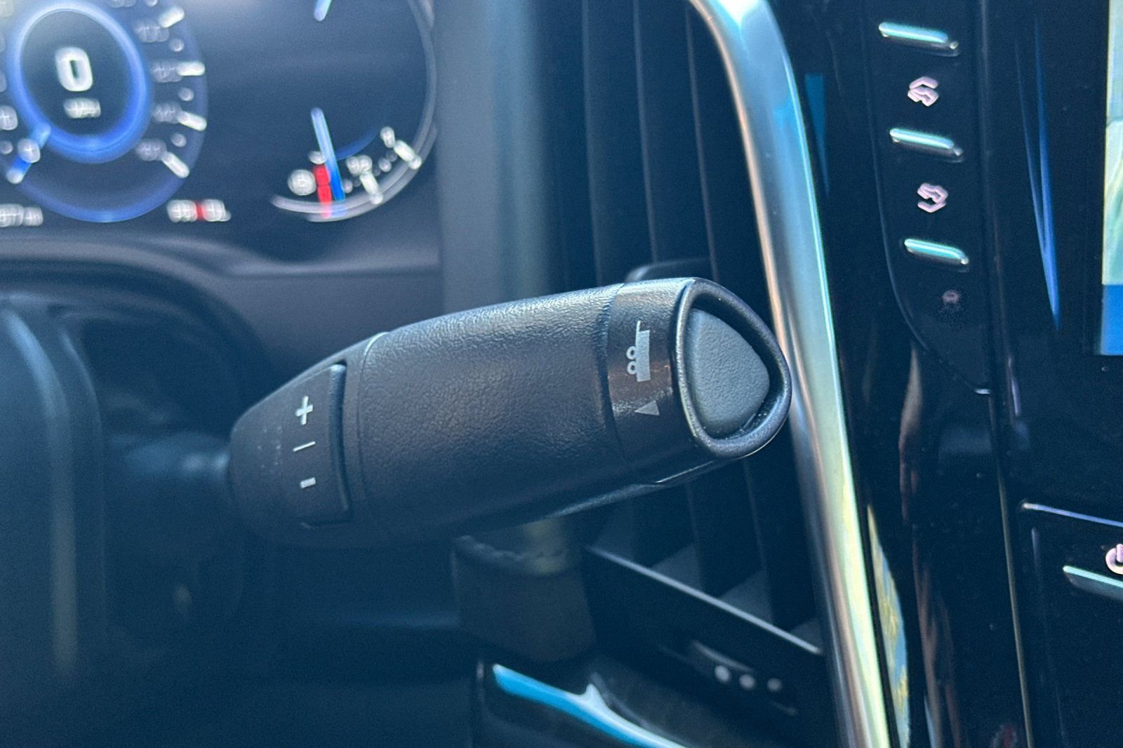 Used 2019 Cadillac Escalade ESV Platinum image 24