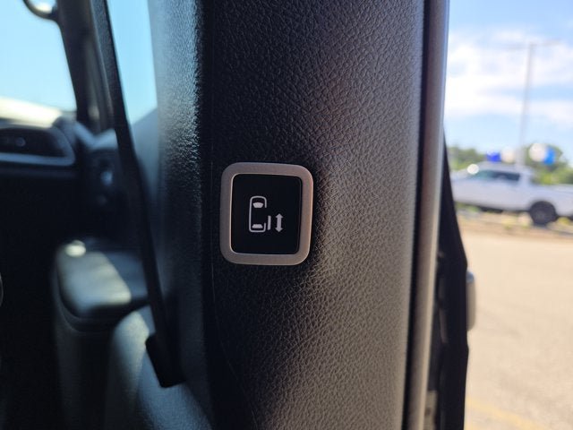 Used 2025 Chrysler Pacifica Select FWD image 10