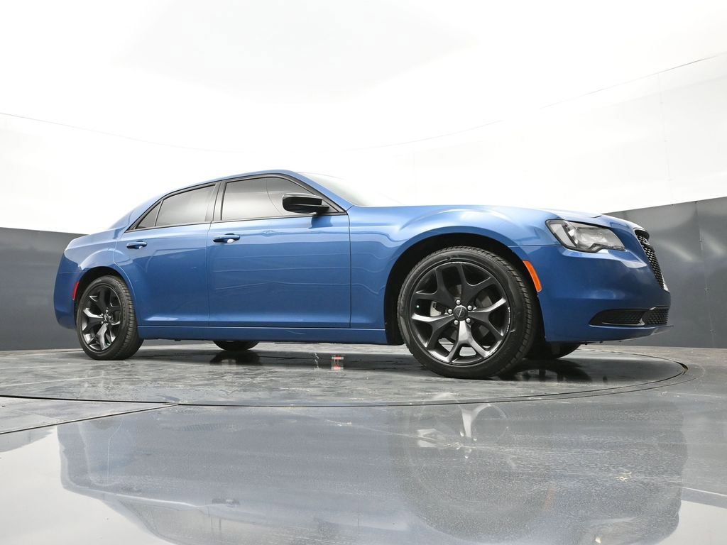 Used 2023 Chrysler 300 Touring w/ Sport Appearance Package RWD image 40