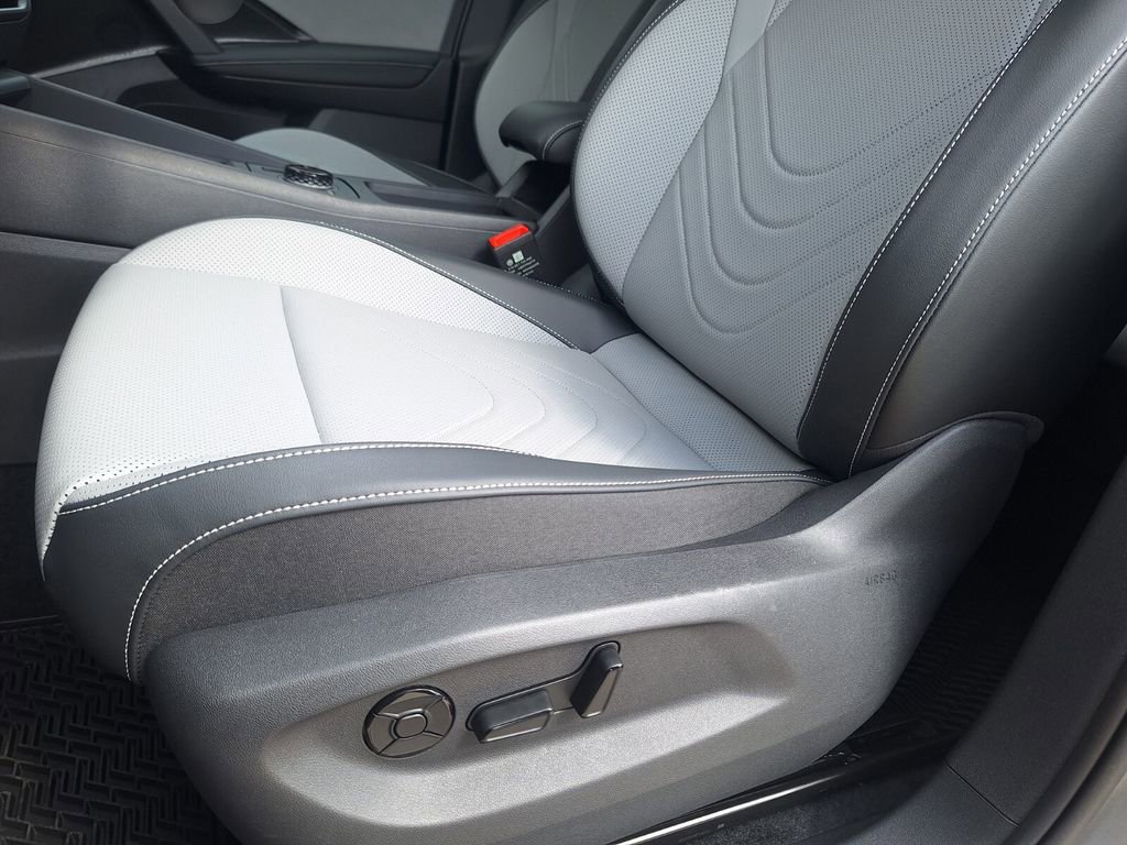 New 2026 Volkswagen Tiguan SE image 10