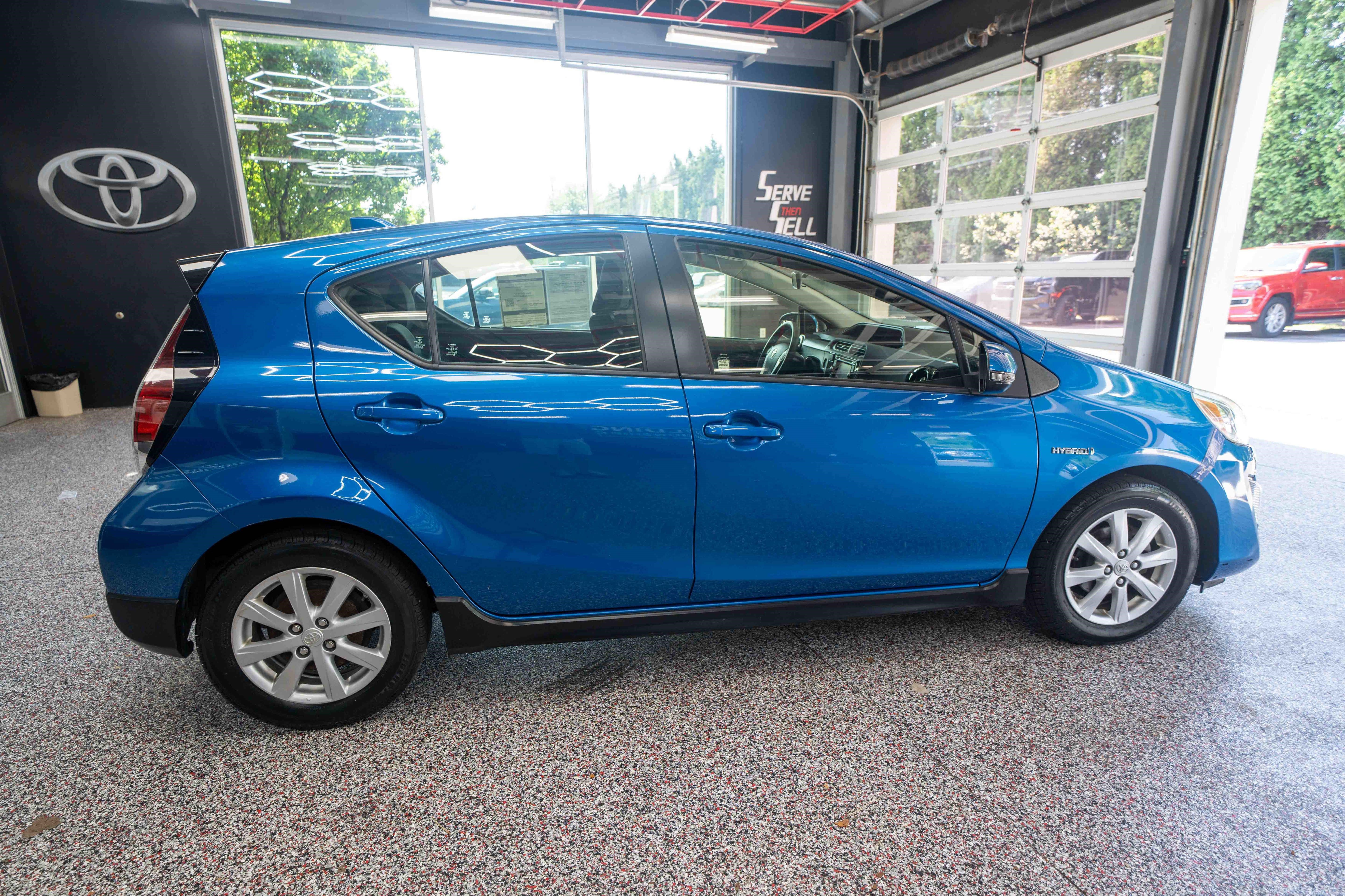 Used 2017 Toyota Prius C Two FWD image 3