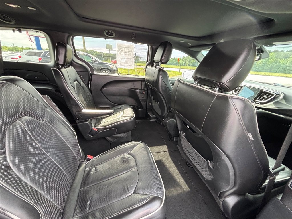 Used 2020 Chrysler Pacifica Limited w/ S Appearance Package FWD image 25