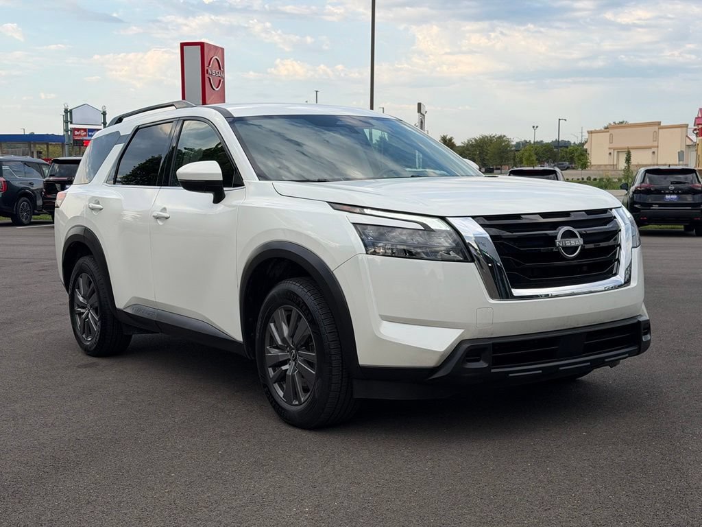 Used 2024 Nissan Pathfinder SV FWD image 1