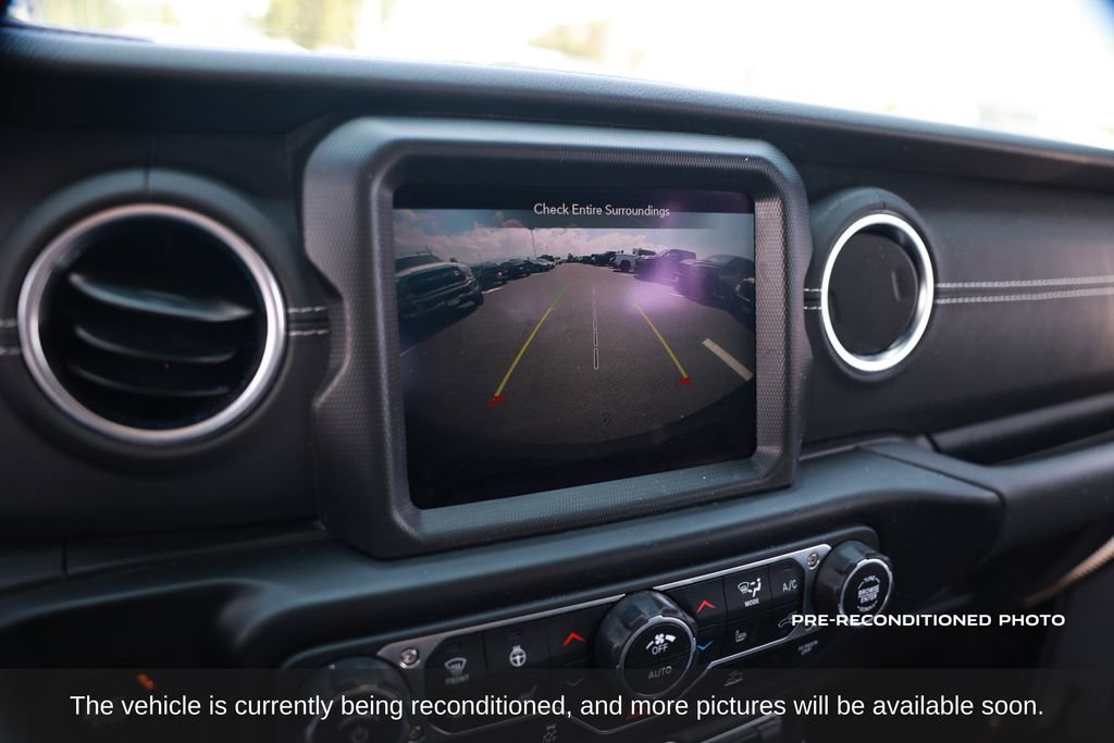 Used 2022 Jeep Wrangler Unlimited Sahara w/ Cold Weather Group image 17