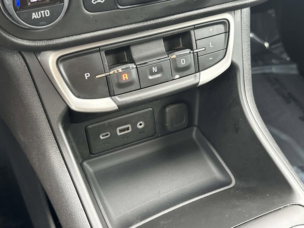 Used 2023 GMC Terrain SLE w/ Driver Convenience Package image 28