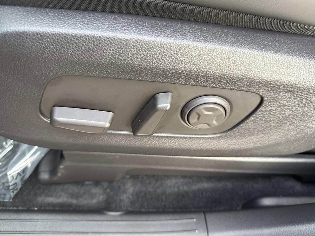 Used 2026 Kia Carnival image 24