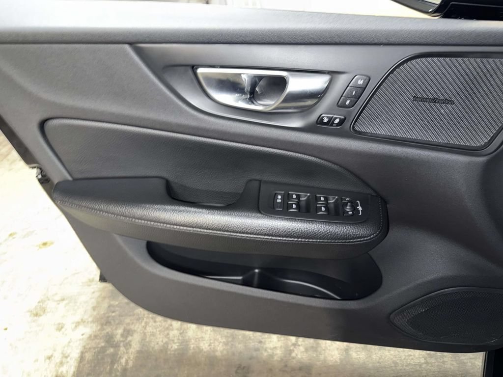 Used 2020 Volvo V60 T5 Momentum FWD image 20
