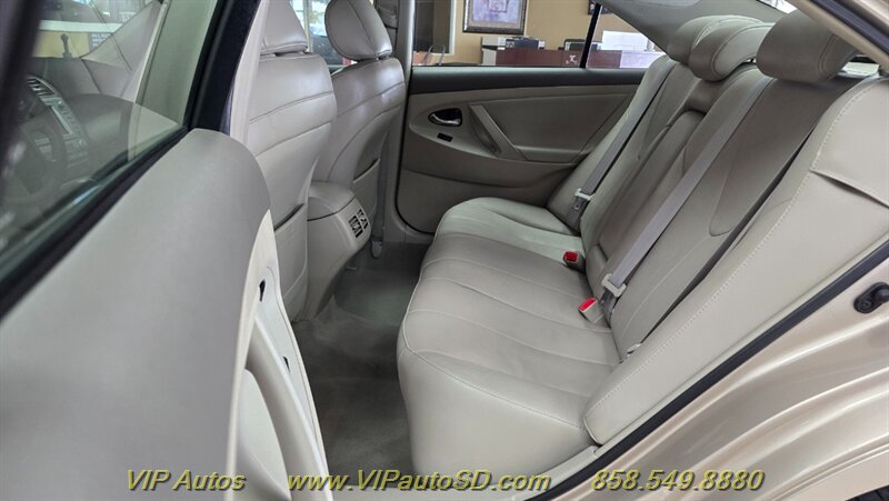 Used 2007 Toyota Camry Hybrid w/ Leather Pkg FWD image 17