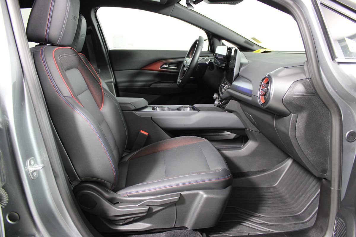 Used 2024 Chevrolet Equinox EV RS FWD image 13