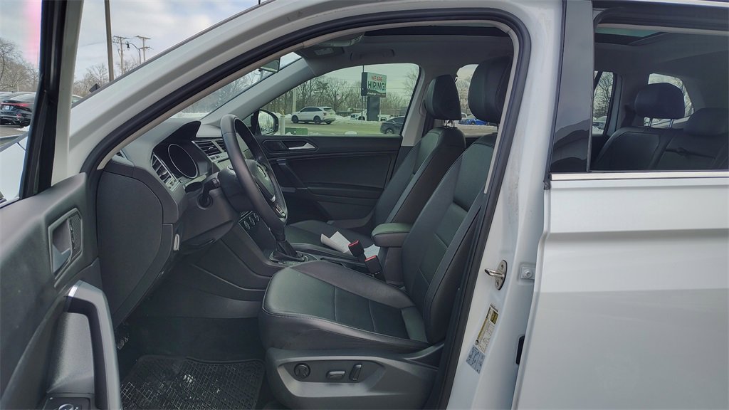 Used 2020 Volkswagen Tiguan SE w/ Panoramic Sunroof Package image 7