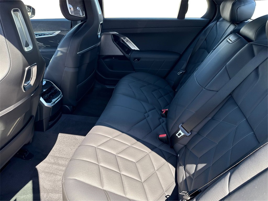 New 2026 BMW 750e xDrive image 10