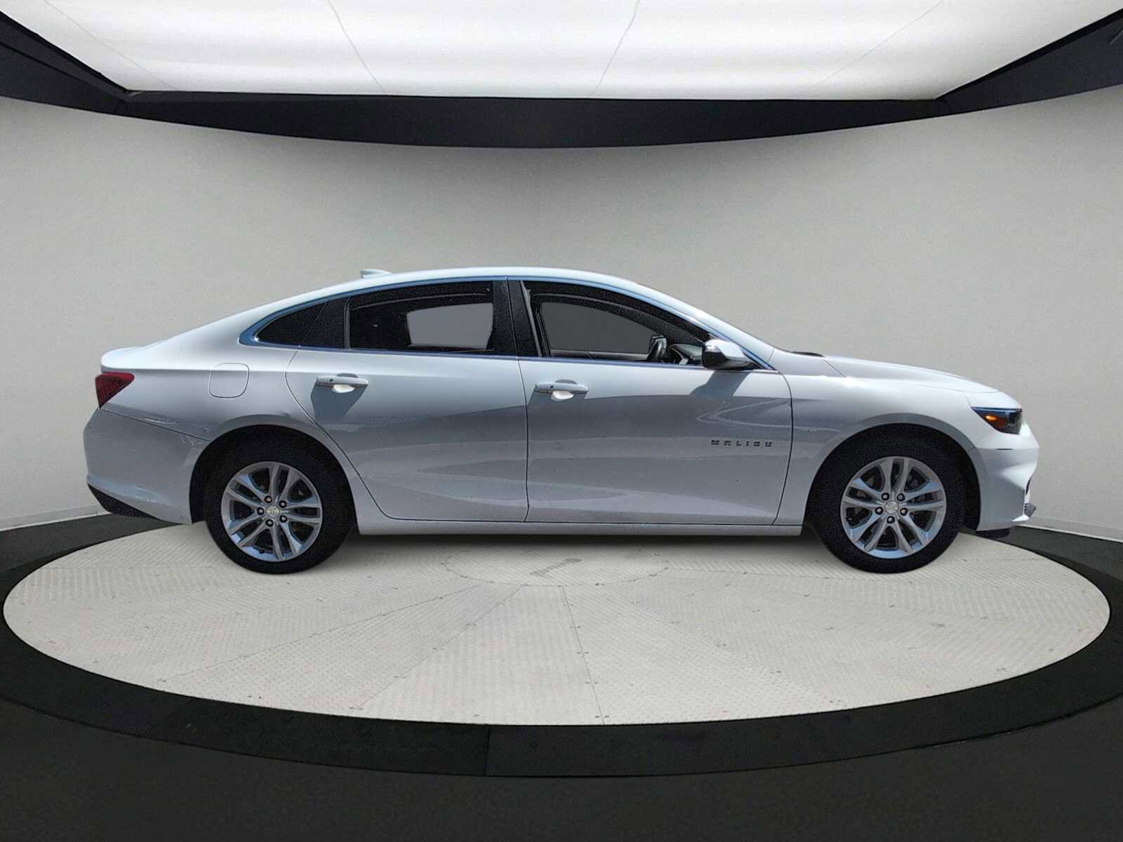 Used 2016 Chevrolet Malibu LT FWD image 9
