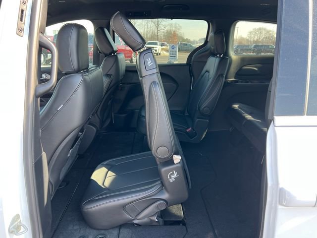 New 2026 Chrysler Pacifica Select image 6