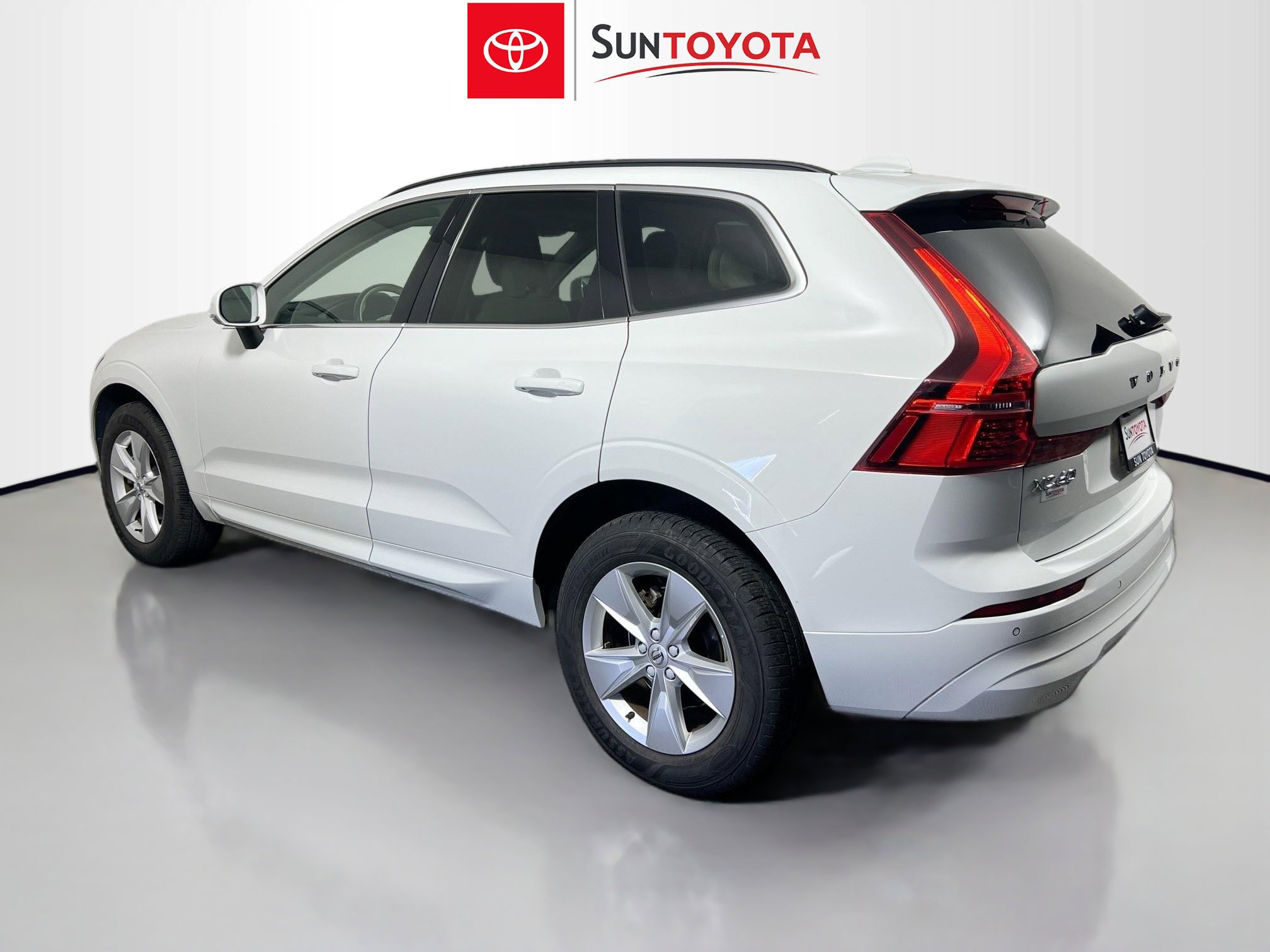 Used 2022 Volvo XC60 B5 Momentum image 6